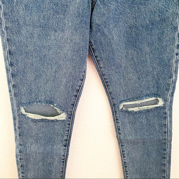 SOLD ON CURTSY - Picture 4 of 9